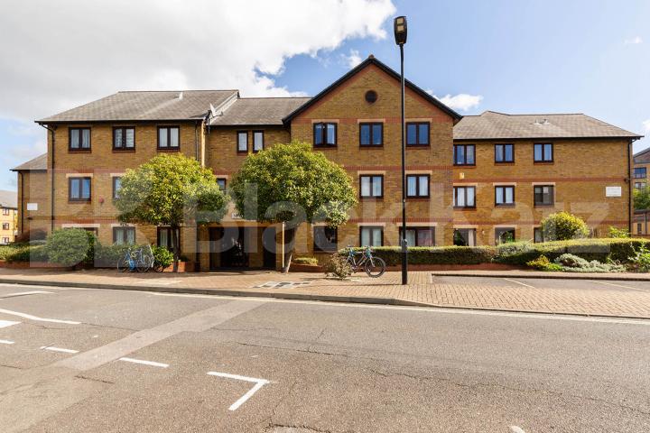 2 bedroom property with allocated parking and communal garden Riverside Close, Lee Vally Park / Upper Clapton